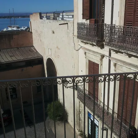 Porta Maris * Syracuse